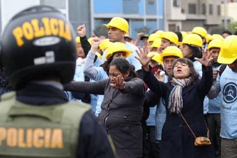 September 10, 2018 - Estadio Alianza Lima, PERU - LUNES 10 DE SETIEMBRE DE 2018..ESTADIO ALIANZA LIMA.ESTADIO ALEJANDRO VILLANUEVA.MATUTE.UN GRUPO DE MIEMBROS DE LA IGLESIA EVANGELIA EL APOSENTO ALTO TOMARON POR UNAS HORAS EL ESTADIO .LUEGO FUERON DESALOJADOS Y LOS HINCHAS RECUPERARON LOS EMBLEMAS PINTADOS EN LOS EXTERIORES ..FOTO : ROLLY REYNA EL COMERCIO PERU Estadio Alianza Lima PERU Copyright: xElxComerciox