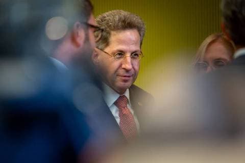 Innenausschuss Maaßen Verfassungsschutzchef Hans-Georg Maaßen vor seiner Stellungnahme zu seinen umstrittene Äußerungen zu den Ausschreitungen von Chemnitz in der Sitzung des Innenausschuss des Bundestags. Berlin Berlin Deutschland *** Interior Committee Maaßen constitutional protection chief Hans Georg Maaßen before his statement on his controversial statements on the riots of Chemnitz in the meeting of the Interior Committee of the Bundestag Berlin Berlin Germany