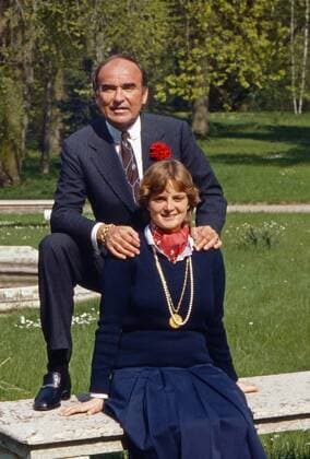 von Thurn und Taxis Fürst Johannes von Thurn und Taxis mit Gemahlin Gloria auf Schloss Emmeram in Regensburg, Deutschland 1980. Prince Johannes von Thurn und Taxis with his wife Gloria at Emmeram castle in Regensburg, Germany 1980. Copyright: WolfgangxKühn UnitedArchives100150
