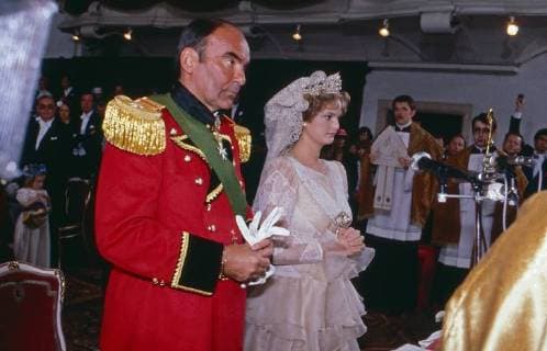 von Thurn und Taxis Fürst Johannes von Thurn und Taxis bei der Eheschließung mit Gloria von Schönburg-Glauchau in Regensburg, Deutschland 1980. Prince Johannes von Thurn und Taxis marrying Gloria von Schoenburg-Glauchau at Regensburg, Germany 1980. Copyright: WolfgangxKühn UnitedArchives100207