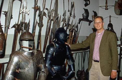von Preußen Georg Friedrich, Prinz von Preußen, in der Waffenkammer von Burg Hohenzollern, Deutschland 2006. Georg Friedrich, Prince of Prussia, at the armoury of Hohenzollern castle, Germany 2006. Copyright: WolfgangxKühn UnitedArchives100368