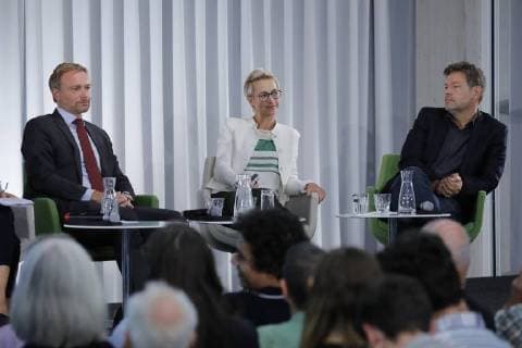 Christian Lindner (FDP), Nadine Schön (CDU CSU), Robert Habeck (GRÜNE), Deutschland, Berlin, Fachkonferenz Baustelle Bildung - Befähigung für die digitale Zukunft ( digiZuk), Diskussion mit Robert Habeck (GRÜNE), Christian Lindner (FDP) und Nadine Schön (CDU CSU), 13.09.2018
