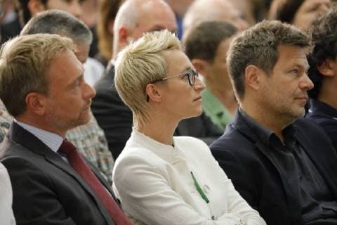 Christian Lindner (FDP), Nadine Schön (CDU CSU), Robert Habeck (GRÜNE), Deutschland, Berlin, Fachkonferenz Baustelle Bildung - Befähigung für die digitale Zukunft ( digiZuk), Diskussion mit Robert Habeck (GRÜNE), Christian Lindner (FDP) und Nadine Schön (CDU CSU), 13.09.2018