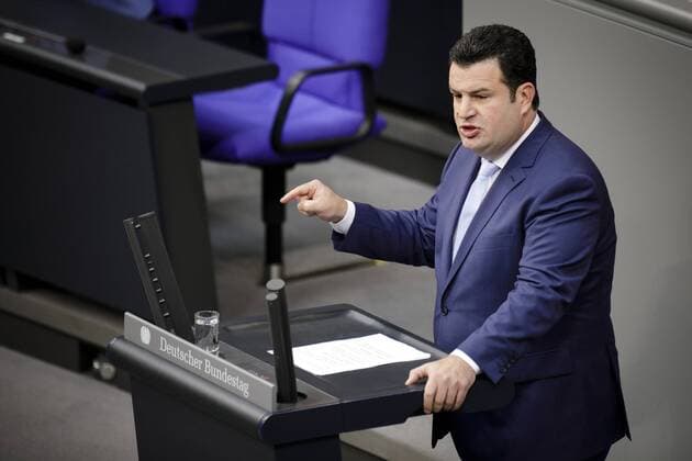 Bundesarbeitsminister Hubertus Heil, SPD, spricht zum Plenum waehrend der 50. Sitzung des Deutschen Bundestages in Berlin, 14.09.2018. Berlin Deutschland