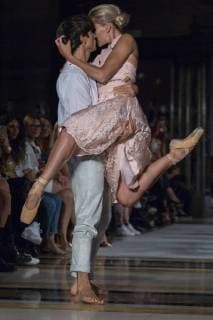 Entertainment Bilder des Tages LONDRES, LO - 15.09.2018: LONDON FASHION WEEK - Rohmir Parade at London Fashion Week September 2018 held at Freemasons Hall, Covent Garden, London, England. x1605251x  RichardxCallis