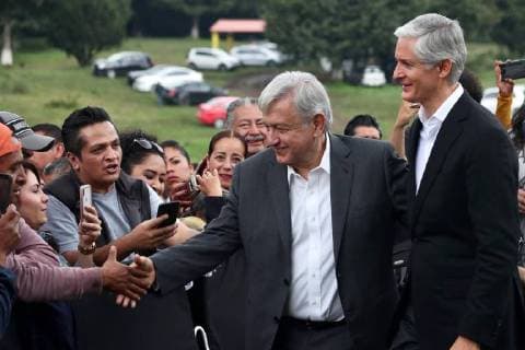 September 15, 2018 - EUM20180915POL02.JPG .OCOYOACAC, Mex. CommemorationsCelebraciones-AMLO.- 15 de septiembre de 2018. El presidente electo Andres Manuel Lopez Obrador y Alfredo del Mazo, gobernador del Estado de Mexico, a su llegada al Monte de las Cruces, en el municipio mexiquense de Ocoyoacac, para conmemorar la Independencia de Mexico. Foto: Agencia EL UNIVERSALAriel OjedaEELG Copyright: xElxUniversalx