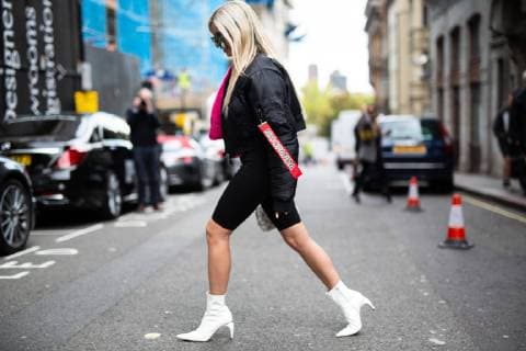 A chic showgoer posing on the street during London Fashion Week - Sept 14, 2018 - LFW: Spring 2019 Street Style Day 1, London England United Kingdom  Copyright: xBryndisxThorsteinsdottirx h_00543912