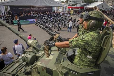 September 16, 2018 - EUM20180916NAC42.JPG.QUERETARO, Qro.- Commemorations Celebraciones-Independencia.- 16 de septiembre de 2018.- Aspecto del Desfile Civico Militar conmemorativo al 208 aniversario del inicio de la Independencia de Mexico, en calles del primer cuadro de esta capital. Foto: Agencia EL UNIVERSAL RCC. Copyright: xDemianxChavezx