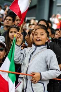 (180916) -- MEXICO CITY, Sept. 16, 2018 -- People watch a military parade to commemorate Mexico s Independence Day in Mexico City, capital of Mexico, on Sept. 16, 2018. ) MEXICO-MEXICO CITY-INDEPENDENCE DAY-PARADE XinxYuewei 
