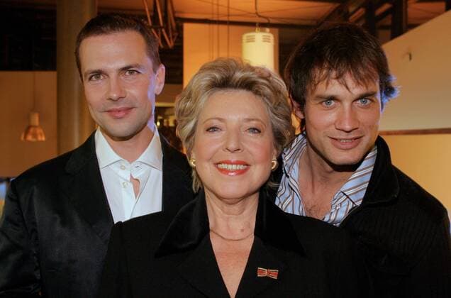 ZDF, UNICEF Gala 25.10.2003 Steffen Seibert (CDU) + Marie - Luise Marjan + Ralf, Ralph Bauer bei der - Comedy fuer UNICEF - ZDF Charity Gala im Berliner Union Film Studio, Oberlandstrasse 26-35, Berlin - 25.10.2003 - *** ZDF UNICEF Gala 25 10 2003 Steffen Seibert CDU Marie Louise Marjan Ralf Ralph Bauer at the Comedy for UNICEF ZDF Charity Gala at the Berlin Union Film Studio Oberlandstrasse 26 35 Berlin 25 10 2003