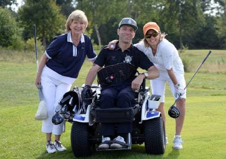 Hamburg, der 17. September 2018 Zahlreiche Prominente spielten heute ein Charity Golfturnier im Golfclub Treudelberg in Hamburg. Bereits gestern fand die Players Night des Eagles Charity Golfclubs im Steigenberger Hotel Treudelberg statt. Bildinfo: Die deutsche Fußball-Weltmeisterin Renate Lingor spielt eigentlich für den Golfclub Bad Griesbach. Die Fußballspielerin macht auch am Golfschläger eine gute Figur. Sie spielte in einem Team mit Ralf Bockstedte (Rollstuhlfahrer) und Barbara Förster. Michael Stich, Manfred Kaltz und Hinnerk Baumgarten bei Golf Charity Turnier Nord Cup 2018 im Golfclub Treudelberg