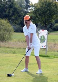 Hamburg, der 17. September 2018 Zahlreiche Prominente spielten heute ein Charity Golfturnier im Golfclub Treudelberg in Hamburg. Bereits gestern fand die Players Night des Eagles Charity Golfclubs im Steigenberger Hotel Treudelberg statt. Bildinfo: Die deutsche Fußball-Weltmeisterin Renate Lingor spielt eigentlich für den Golfclub Bad Griesbach. Die Fußballspielerin macht auch am Golfschläger eine gute Figur. Michael Stich, Manfred Kaltz und Hinnerk Baumgarten bei Golf Charity Turnier Nord Cup 2018 im Golfclub Treudelberg