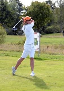 Hamburg, der 17. September 2018 Zahlreiche Prominente spielten heute ein Charity Golfturnier im Golfclub Treudelberg in Hamburg. Bereits gestern fand die Players Night des Eagles Charity Golfclubs im Steigenberger Hotel Treudelberg statt. Bildinfo: Die deutsche Fußball-Weltmeisterin Renate Lingor spielt eigentlich für den Golfclub Bad Griesbach. Die Fußballspielerin macht auch am Golfschläger eine gute Figur. Michael Stich, Manfred Kaltz und Hinnerk Baumgarten bei Golf Charity Turnier Nord Cup 2018 im Golfclub Treudelberg