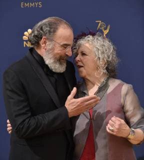 Actors Mandy Patinkin (L) and Kathryn Grody attend the 70th annual Primetime Emmy Award at the Microsoft Theater in downtown Los Angeles on September 17, 2018.  LAP20180917102 CHRISTINExCHEW