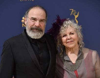 Actors Mandy Patinkin (L) and Kathryn Grody attend the 70th annual Primetime Emmy Award at the Microsoft Theater in downtown Los Angeles on September 17, 2018.  LAP20180917103 CHRISTINExCHEW