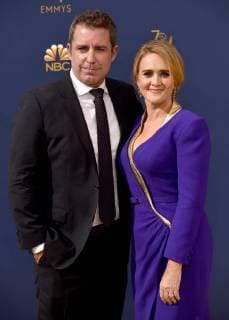 Actor Jason Jones (L) and comedian Samantha Bee attend the 70th annual Primetime Emmy Award at the Microsoft Theater in downtown Los Angeles on September 17, 2018.  LAP20180917146 CHRISTINExCHEW