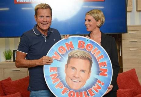 Entertainment Bilder des Tages Wentorf, bei Hamburg der 18. September 2018 Dieter Bohlen verkündet im Roller Möbelmarkt in Wentorf bei Hamburg eine neue Kooperation an. Dieter Bohlen stellte DieterÂ s Wohnwelten vor. Bildinfo: Dieter Bohlen und Roller Geschäftsführerin Tessa Tessner stellen in Wentorf bei Hamburg im Roller Möbelhaus seine neuen Wohnwelten vor. Dieter s Wohnwelten werden empfohlen von Dieter Bohlen. Er stellte ein Schlafzimmer, Küche und Wohnzimmer vor. Dieter Bohlen stellt Zusammenarbeit mit ROLLER vor - Dieters Wohnwelten *** Dieter Bohlen announces a new cooperation in Roller Möbelmarkt in Wentorf near Hamburg Image Dieter Bohlen and Roller CEO Tessa Tessner present their new world of living in Wentorf near Hamburg in Roller Möbelhaus Dieter s Living worlds are recommended by Dieter Bohlen He presented a bedroom kitchen and living room Dieter B