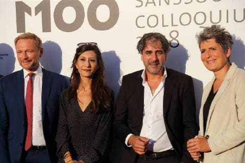 Christian Lindner (FDP), Dilek Mayatürk-Yücel, Deniz Yücel (Die Welt) und Ines Pohl (Chefredakteurin Deutsche Welle), v.l., vor Verleihung des M100 Media Award an Deniz Yücel im Potsdam Museum in Potsdam, 18. September 2018. M100 Media Award