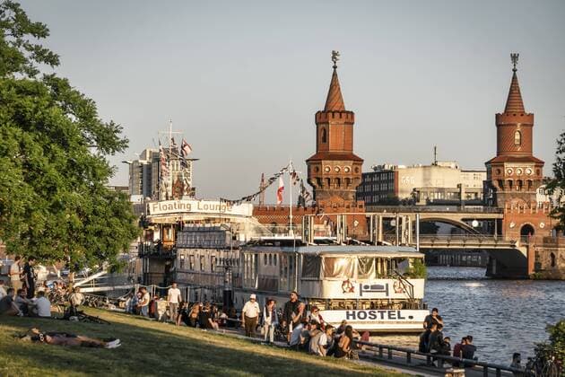 Riverside Spree, Hostel, Floating Lounge, Oberbaum bridge, Friedrichshain-Kreuzberg, Berlin, Germany,