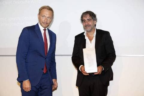 Christian Lindner und Deniz Yücel bei der Verleihung des Medienpreises M100 Media Award im Potsdam Museum. Potsdam, 18.09.2018