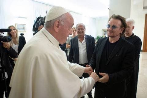 Entertainment Bilder des Tages NO FRANCE - NO SWITZERLAND: September 19, 2018 : Paul David Hewson (Bono Vox of U2), meets with Pope Francis to express his support for the educational mission of the Scholas Occurrentes Pontifical Foundation, at the Casa Santa Marta in the Vatican. EDITORIAL USE ONLY. NOT FOR SALE FOR MARKETING OR ADVERTISING CAMPAIGNS.  Copyright: xÂ©VaticanMedia-Foto CPPx xIPAx xCatholicxPressxPhotox