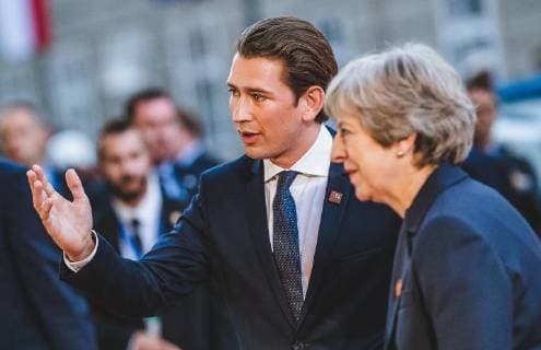 Salzburg 19.09.2018, Salzburg, AUT, Informeller EU Gipfel der Staats und Regierungsschefs, im Bild Bundeskanzler Sebastian Kurz (Oesterreich), Premierministerin Theresa May (Grossbritannien) Chancellor Sebastian Kurz (Austria), prime ministerin Theresa May (Great Britain) during the Informal Summit of Heads of Governments and States of the European Union in Salzburg, Austria on 2018 09 19, *** Salzburg 19 09 2018 Salzburg AUT Informal EU Summit of Heads of State and Government Chancellor Sebastian Kurz Austria Prime Minister Theresa May United Kingdom Chancellor Sebastian Kurz Austria Prime Minister Theresa May Great Britain during the Informal Summit of Headquarters of Governments and States of the European Union in Salzburg Austria on 2018 09 19  EX_FEI  