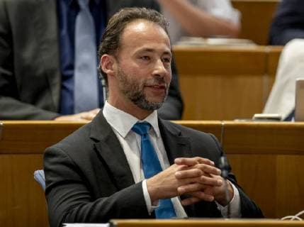 Debatte über AFD Verbindungen mit Rechtsextremen Jan Bollinger, Parlamentarischer Geschäftsführer und wirtschaftspolitischer Sprecher der AFD (Alternative für Deutschland) im rheinland-pfälzischen Landtag, aufgenommen am Donnerstag (20.09.2018) während der Debatte über Verbindungen rheinland-pfaÌˆlzischer AfD-Mitglieder mit dem rechts-extremen Spektrum und dem Kirchenasyl im demokratischen Rechtsstaat Mainz Rheinland-Pfalz Deutschland *** Debate on AFD connections with right-wing extremists Jan Bollinger Parliamentary executive and economic policy spokesman of the AFD Alternative for Germany in the Rhineland Palatinate state parliament on Thursday 20 09 2018 during the debate on connections between Rhineland PfaÌlzischer AFD members with the right extremist spectrum and the church asylum in the democratic constitutional state of
