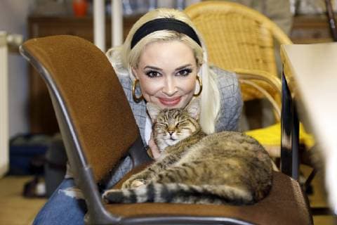 Daniela Katzenberger mit Katze bei einem Fototermin zur Präsentation ihres Kalenders I Love Cats 2019 , von dessen Verkaufserlös ein Teil an den Deutschen Tierschutzbund geht, im Tierheim Düren. Düren, 21.09.2018