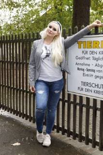 Daniela Katzenberger bei einem Fototermin zur Präsentation ihres Kalenders I Love Cats 2019 , von dessen Verkaufserlös ein Teil an den Deutschen Tierschutzbund geht, im Tierheim Düren. Düren, 21.09.2018