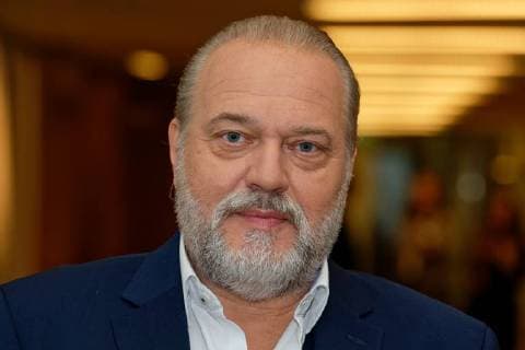 Verleihung des WDR-Kinderrechtepreises 2018. Der WDR-Kinderrechtepreis wurde dieses Jahr zum 12. Mal vergeben. Im Bild der Schauspieler Jan-Gregor Kremp, Laudator des Bonner Musicalprojektes Generation Z - kann doch was! . Das Projekt gewann den ersten Preis in Höhe von 2.500 Euro. Köln Nordrhein-Westfalen Deutschland