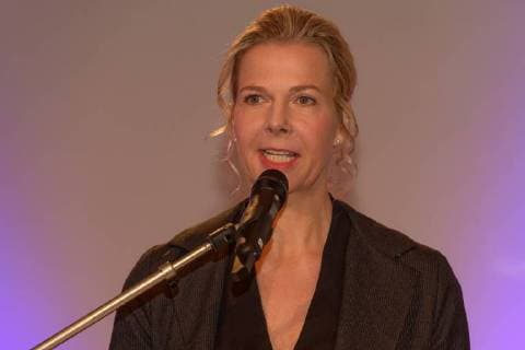 Verleihung des WDR-Kinderrechtepreises 2018. Der WDR-Kinderrechtepreis wurde dieses Jahr zum 12. Mal vergeben. Im Bild die WDR-Hörfunkdirektorin Valerie Weber während des Sound-Checks. Köln Nordrhein-Westfalen Deutschland