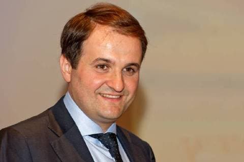 Verleihung des WDR-Kinderrechtepreises 2018. Der WDR-Kinderrechtepreis wurde dieses Jahr zum 12. Mal vergeben. Im Bild der Staatssekretär und Chef der Staatskanzlei des Landes Nordrhein-Westfalen Nathanael Liminski, der als Laudator für die Klasse 8b der Friedrich-Albert-Lange-Schule in Solingen auftrat. Diese erhielt den 2. Preis in Höhe von 2.000 Euro für ihre Patenschaft für das Kinderhospiz in Burgholz. Köln Nordrhein-Westfalen Deutschland