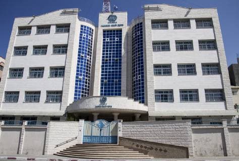 September 24, 2018 - Gaza City, The Gaza Strip, Palestine - A general view of the closed gates of the United Nations Relief and Works Agency (UNRWA) headquarter during a general strike against the recent decisions taken by the Agency s administration towards employees in Gaza City. Gaza City Palestine - ZUMAs197 20180924_zaa_s197_012 Copyright: xMahmoudxIssax