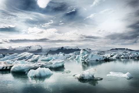 IMAGO Creative: Kraft des Wassers Iceland, South of Iceland, Joekulsarlon glacier lake, icebergs  DMOF00074
