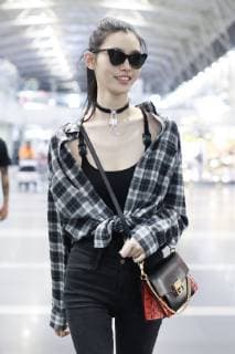 Chinese model Xi Mengyao, better known as Ming Xi, arrives at the Beijing Capital International Airport before flying to France for the Paris Fashion Week Spring Summer 2019 in Beijing, China, 26 September 2018. Ming Xi flashes stunning slim figure in trendy outfit at Beijing airport ahead of Paris Fashion Week  pbu874356_04