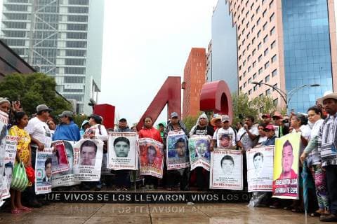 News Bilder des Tages Mexiko, 43 Studenten seit drei Jahren verschwunden, Demo in Mexiko-Stadt September 26, 2018 - EUM20180926NAC19.JPG.CIUDAD DE MEXICO.- Student Normalistas-Ayotzinapa.- 26 de septiembre de 2018.- Activistas, estudiantes y organizaciones sociales marcharon este miercoles del Ãngel de la Independencia al Zocalo capitalino, a cuatro anos de la desaparicion de los 43 estudiantes de la Escuela Normal Rural Raul Isidro Burgos , de Ayotzinapa, Guerrero. Foto: Agencia EL UNIVERSAL RCC. Copyright: xValentexRosasx