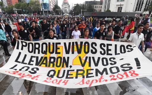 Mexiko, 43 Studenten seit drei Jahren verschwunden, Demo in Mexiko-Stadt September 26, 2018 - EUM20180926NAC26.JPG.CIUDAD DE MEXICO.- StudentNormalistas-Ayotzinapa.- 26 de septiembre de 2018.- Activistas, estudiantes y organizaciones sociales marcharon este miercoles del Ãngel de la Independencia al Zocalo capitalino, a cuatro anos de la desaparicion de los 43 estudiantes de la Escuela Normal Rural Raul Isidro Burgos , de Ayotzinapa, Guerrero. Foto: Agencia EL UNIVERSALYadin XolalpaRCC. Copyright: xElxUniversalx