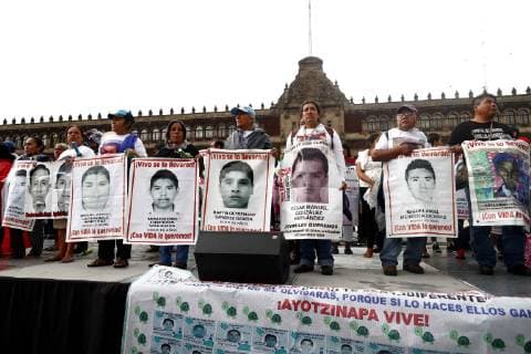 Mexiko, 43 Studenten seit drei Jahren verschwunden, Demo in Mexiko-Stadt September 26, 2018 - EUM20180926NAC25.JPG.CIUDAD DE MEXICO.- Student Normalistas-Ayotzinapa.- 26 de septiembre de 2018.- Activistas, estudiantes y organizaciones sociales marcharon este miercoles del Ãngel de la Independencia al Zocalo capitalino, a cuatro anos de la desaparicion de los 43 estudiantes de la Escuela Normal Rural Raul Isidro Burgos , de Ayotzinapa, Guerrero. Foto: Agencia EL UNIVERSAL Yadin Xolalpa RCC. Copyright: xYadinxXolalpaxElxUniversalx