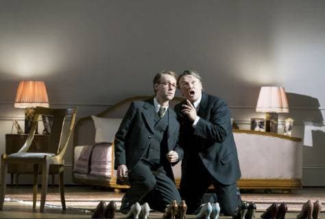 Saenger Ales Briscein als Paul, Guenter Papendell als Frank, Pauls Freund, am 26.09.2018 bei der Fotoprobe zum Musiktheater Psychothriller DIE TOTE STADT, in der Berliner Komischen Oper Unter den Linden, Premiere 30.09.2018 Die tote Stadt - Berlin