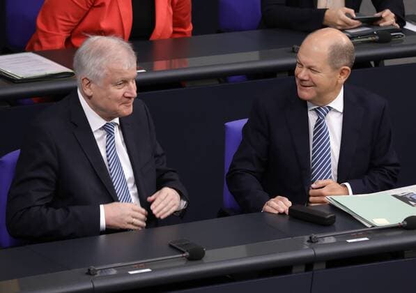 Horst Seehofer, Bundesministerium des Innern, Olaf Scholz, Vizekanzler, Deutschland, Berlin, Bundestag, Jahresbericht zum Stand der Deutschen Einheit 2018