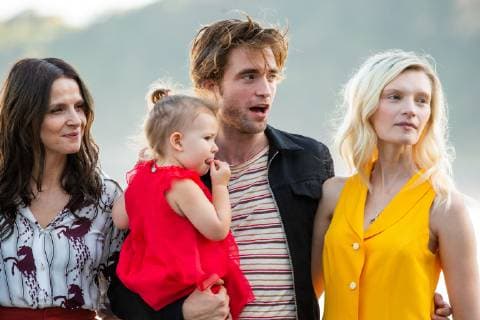 September 27, 2018 - San Sebastian, Spain - Juliette Binoche, Scarlett Lindsey, Robert Pattinson attend High Life photocall during 66th San Sebastian Film Festival on September 26, 2018 in San Sebastian, Spain. San Sebastian Spain  - ZUMAn230 20180927_zaa_n230_050 Copyright: xManuelxRomanox