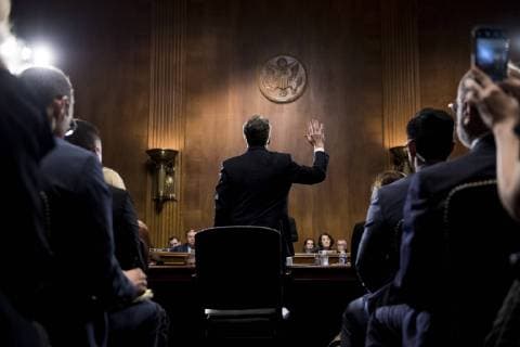 News Themen der Woche KW39 News Bilder des Tages Judge Brett Kavanaugh is sworn in before testifying during the Senate Judiciary Committee hearing on his nomination be an associate justice of the Supreme Court of the United States, focusing on allegations of sexual assault by Kavanaugh against Christine Blasey Ford in the early 1980.  WAX20180927737 TomxWilliams