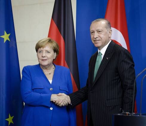 Recep Tayyip Erdogan (l), Praesident der Tuerkei, gibt gemeinsam mit Bundeskanzlerin Angela Merkel, CDU, eine Pressekonferenz im Kanzleramt, 28.09.2018, Berlin. Berlin Deutschland *** Recep Tayyip Erdogan l President of Turkey, together with German Chancellor Angela Merkel CDU, will hold a press conference at the Chancellery 28 09 2018 Berlin Berlin Germany Copyright: xIngaxKjer photothek.netx