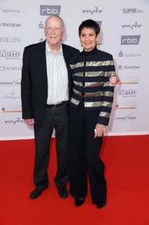 Wolfgang Kohlhaase mit Ehefrau Emoeke Poestenyi bei der Goldene Henne 2018 in der Messe Leipzig am 28.09.2018 - Roter Teppich