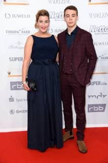 Alexa Maria Surholt mit Sohn Arthur Surholt bei der Goldene Henne 2018 in der Messe Leipzig am 28.09.2018 - Roter Teppich