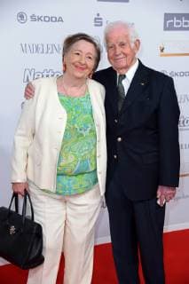Kurt Biedenkopf mit Ehefrau Ingrid bei der Goldene Henne 2018 in der Messe Leipzig am 28.09.2018 - Roter Teppich