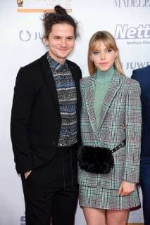 Lina Larissa Strahl mit Freund Tilman Poerzgen bei der Goldene Henne 2018 in der Messe Leipzig am 28.09.2018 - Roter Teppich