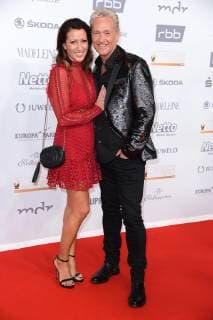 Olaf Berger mit Ehefrau Julia Berger bei der Goldene Henne 2018 in der Messe Leipzig am 28.09.2018 - Roter Teppich
