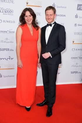 Michael Kretschmer mit Freundin Annett Hofmann bei der Goldene Henne 2018 in der Messe Leipzig am 28.09.2018 - Roter Teppich