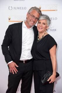 Birgit Schrowange mit Freund Frank Spothelfer bei der Goldene Henne 2018 in der Messe Leipzig am 28.09.2018 - Roter Teppich